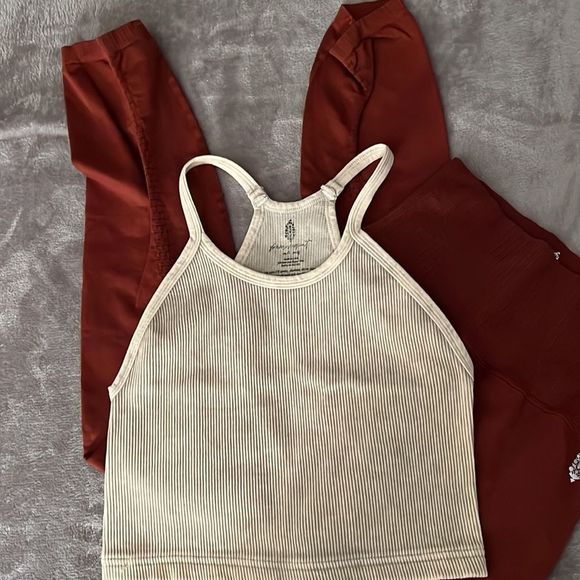 Free People Happiness Runs Tank & Free People Good Karma Leggings Set MSRP $108 - Picture 5 of 14
